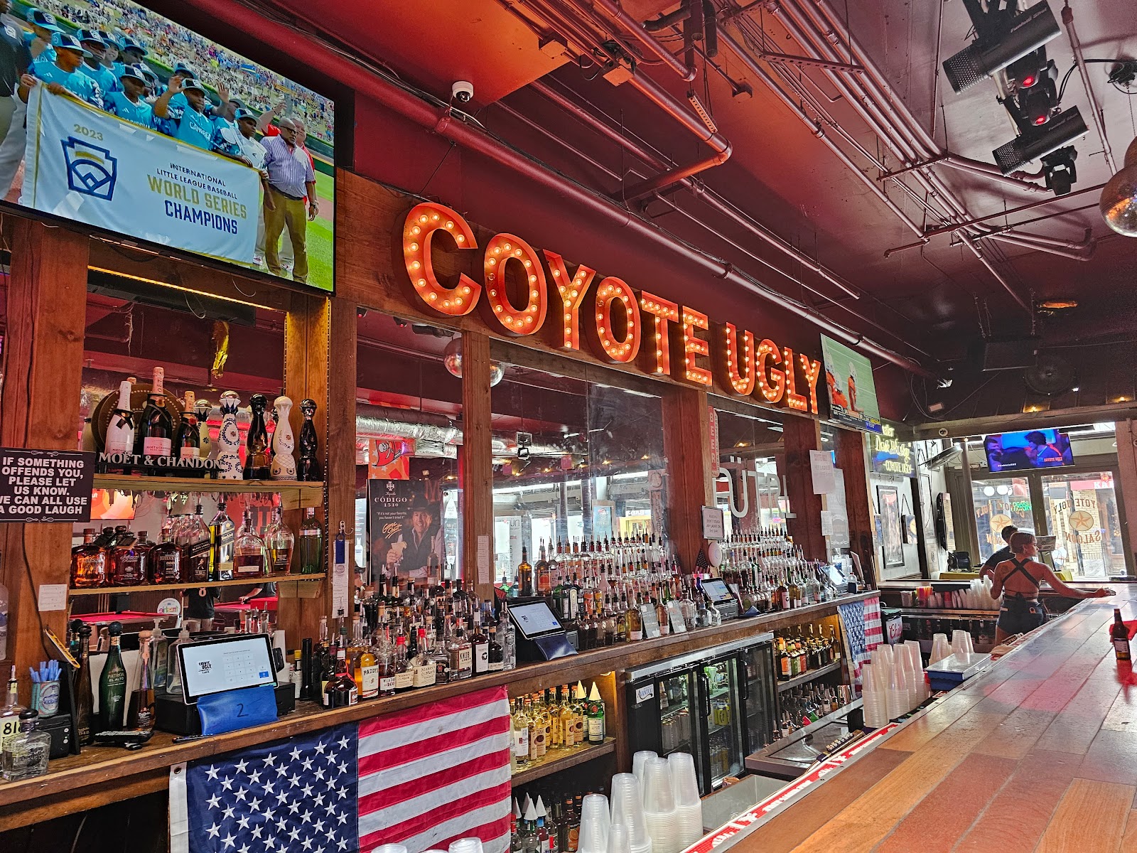 Coyote Ugly Saloon Best Happy Hour