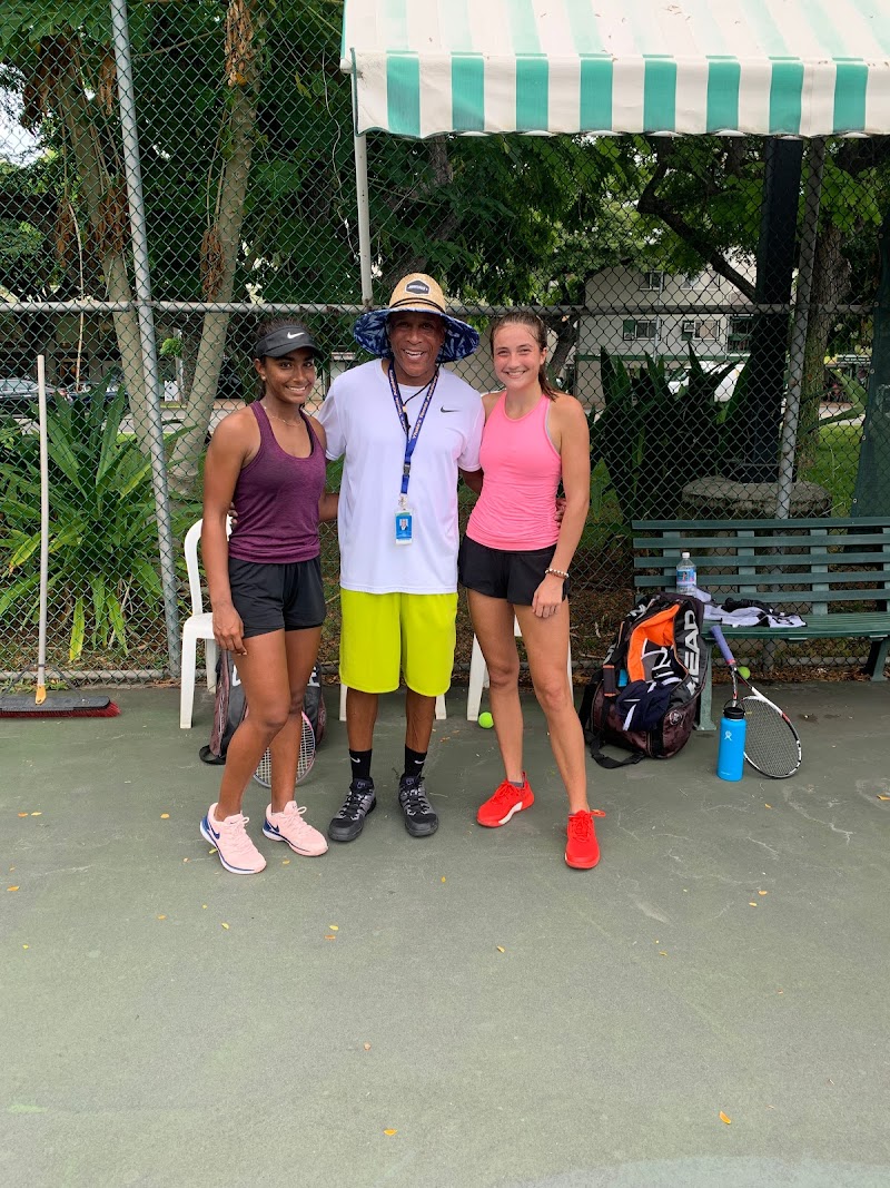 Yhale's Tennis Academy photo 4