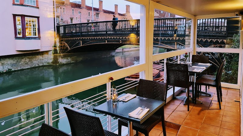 Galleria Cambridge The restaurant on the River