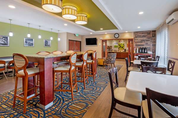 La Quinta Inn &#038; Suites by Wyndham Boise Airport 4
